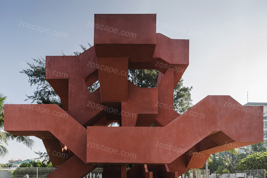 公共艺术作品：10 Cal Tower 亲子雕塑